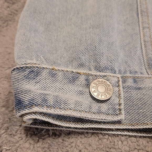 Woman's Cellabie Jean Vest - Picture 5 of 6